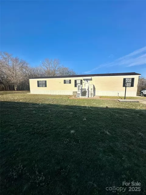 1557 Autumn Ln, Lincolnton, NC 28092