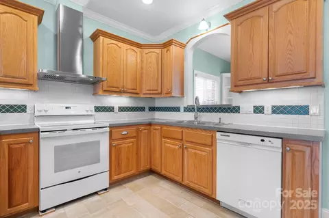 906 3rd Street Ne Dr NE, Conover, NC 28613 photo 8