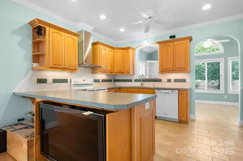 906 3rd Street Ne Dr NE, Conover, NC 28613 photo 7