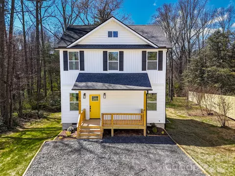 174 Atwood Dr, Hendersonville, NC 28791