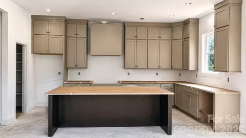2625 Springway Dr, Charlotte, NC 28205