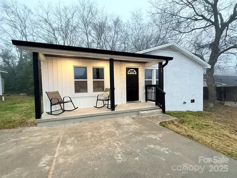 608 Rock St, Lancaster, SC 29720