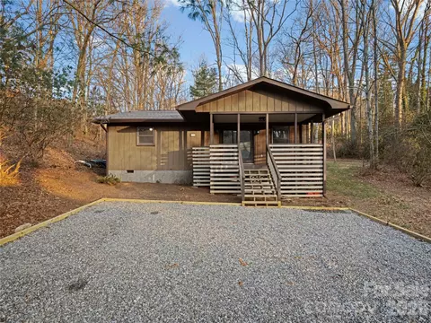 81 Fairview Hts, Waynesville, NC 28786
