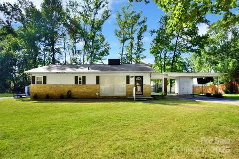 1641 Eastwood Dr, Kannapolis, NC 28083