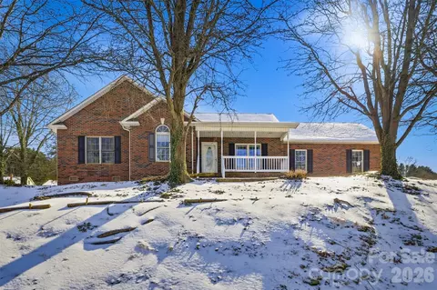 2965 Lawrence Dr, Claremont, NC 28610