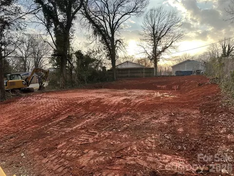 2960 Morning Dr, Charlotte, NC 28208