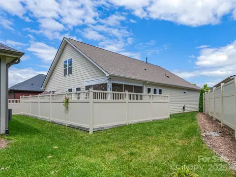640 Summerfield Pl, Flat Rock, NC 28731 photo 29