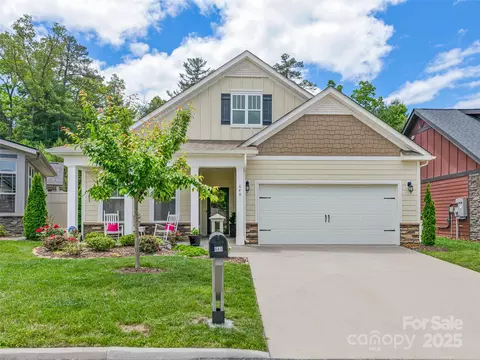 640 Summerfield Pl, Flat Rock, NC 28731