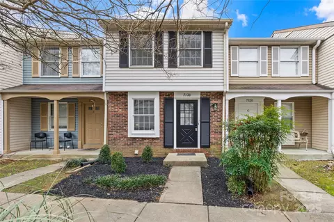 7320 Pebblestone Dr, Charlotte, NC 28212
