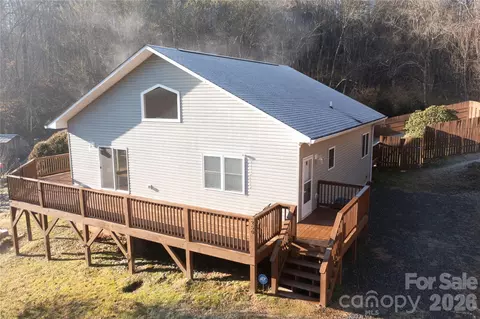 250 Duckett Cove Rd, Waynesville, NC 28786