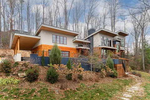 42 Towering Oaks Ln, Asheville, NC 28805