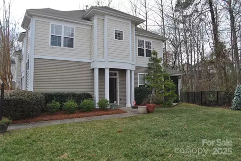 2421 Loch Stone Dr, Gastonia, NC 28054