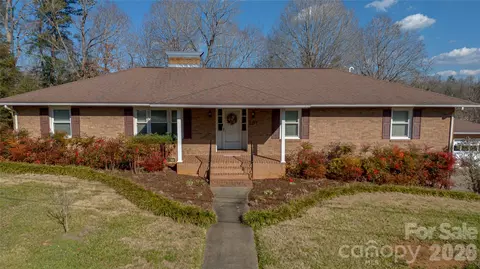 207 Woodlawn Dr, Morganton, NC 28655