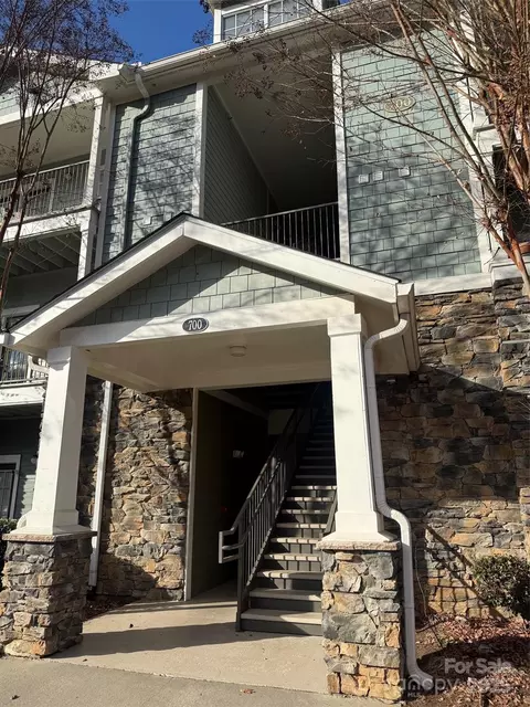 700 Vista Lake 004 Dr #004, Candler, NC 28715