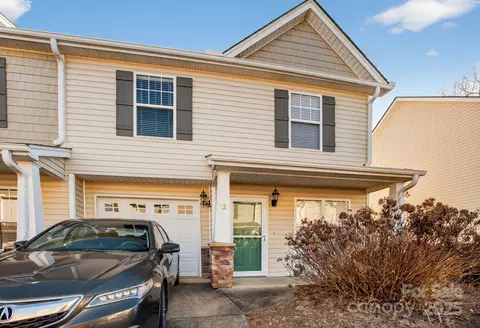 82 Old Salem Ct, Fletcher, NC 28732