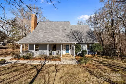 6520 Carmel Hills Dr, Charlotte, NC 28226
