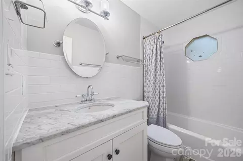 Bath - 14000 Springwater Dr, Matthews, NC 28105 photo 1 of 2