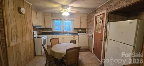 117 Greenvalley Ne Pl NE, Lenoir, NC 28645