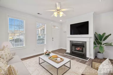 121 Quarter Ln, Mooresville, NC 28117