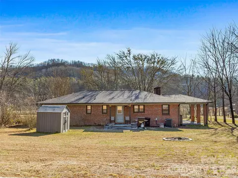 3869 Crab Creek Rd, Penrose, NC 28766