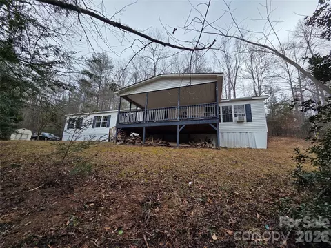 135 Halls Mountain Ln, Boomer, NC 28606