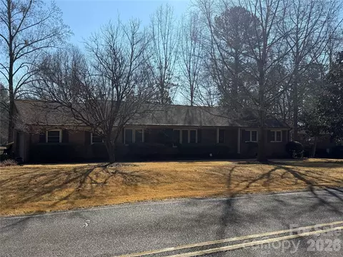 1429 Westmoreland Dr, Lancaster, SC 29720