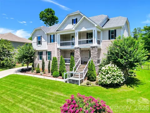 125 S San Agustin Dr, Mooresville, NC 28117