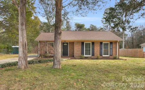 9715 Starwood Dr, Charlotte, NC 28215