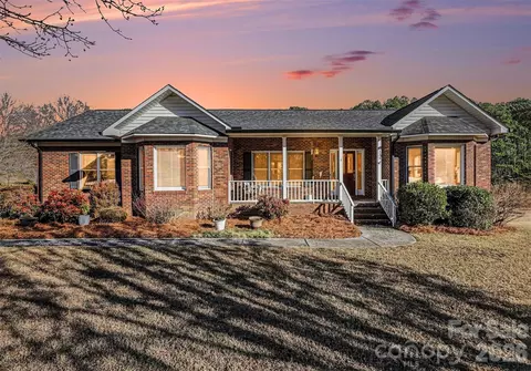 135 Jefferson Ave, Kannapolis, NC 28081