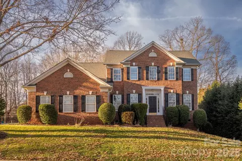 8202 Denholme Dr, Waxhaw, NC 28173