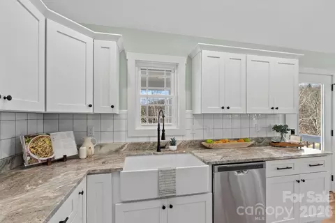 Kitchen - 56 White Oak Pl, Mars Hill, NC 28754 photo 1 of 3