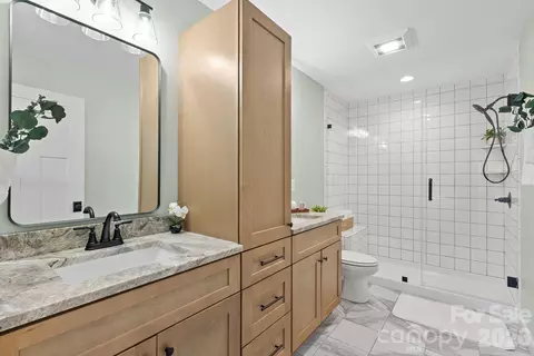Bath - 56 White Oak Pl, Mars Hill, NC 28754 photo 1 of 3