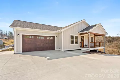56 White Oak Pl, Mars Hill, NC 28754