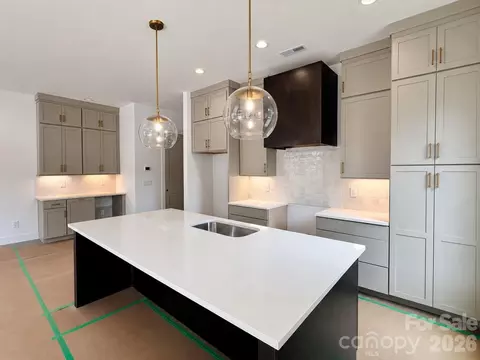 3926 Sarah Dr, Charlotte, NC 28217