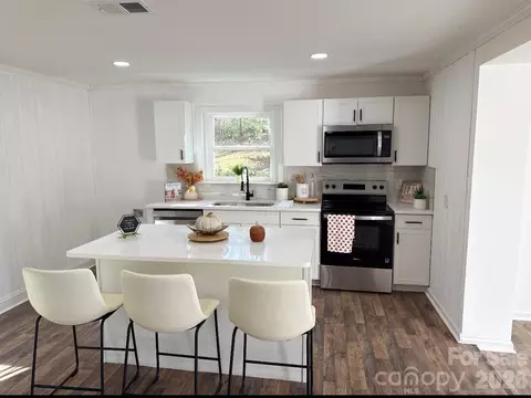 123 Riverside Dr, Mount Holly, NC 28120