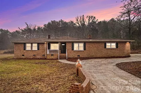 1994 Greenleaf Rd, Clover, SC 29710