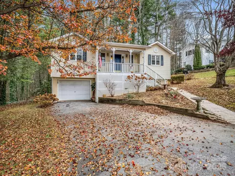 112 Serenity Cir, Hendersonville, NC 28792
