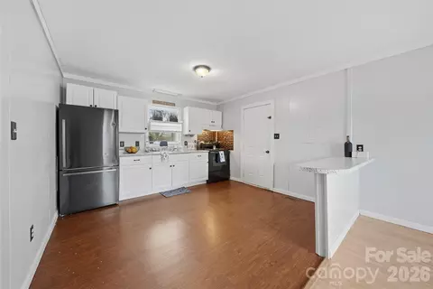 1107 N Davis Ave, Newton, NC 28658