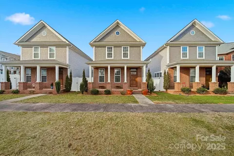 1449 N Center St, Hickory, NC 28601