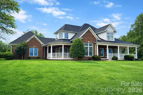 1148 Town N Country Dr, Wilkesboro, NC 28697