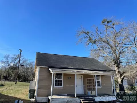 35 Center St, Great Falls, SC 29055