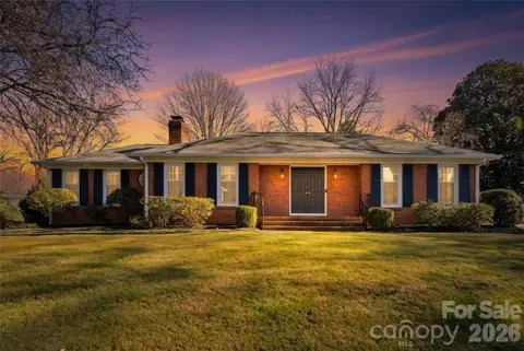 1024 Redcoat Dr, Charlotte, NC 28211