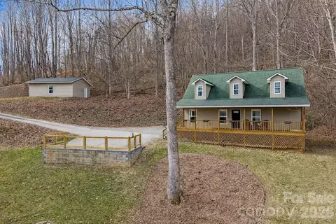 381 Hookers Gap Rd, Candler, NC 28715