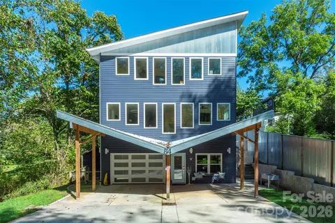 84 West St, Weaverville, NC 28787