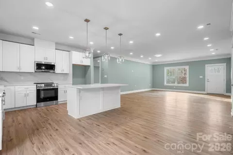 Living - 138 Cascades Dr, Hickory, NC 28601 photo 1 of 3