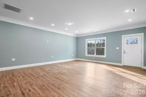 Living - 138 Cascades Dr, Hickory, NC 28601 photo 3 of 3