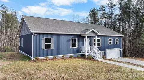 138 Cascades Dr, Hickory, NC 28601