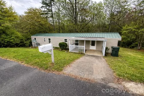 111 Cloverleaf Dr, Clover, SC 29710