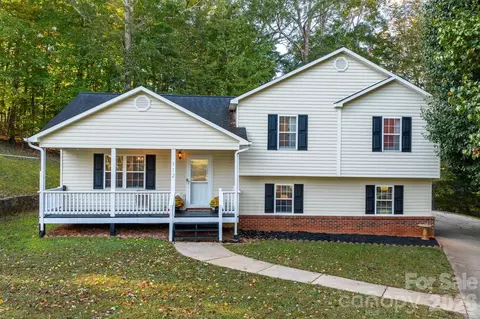 112 Surrey Dr, Morganton, NC 28655