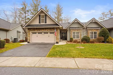 26 Winding Trail Dr, Hendersonville, NC 28791